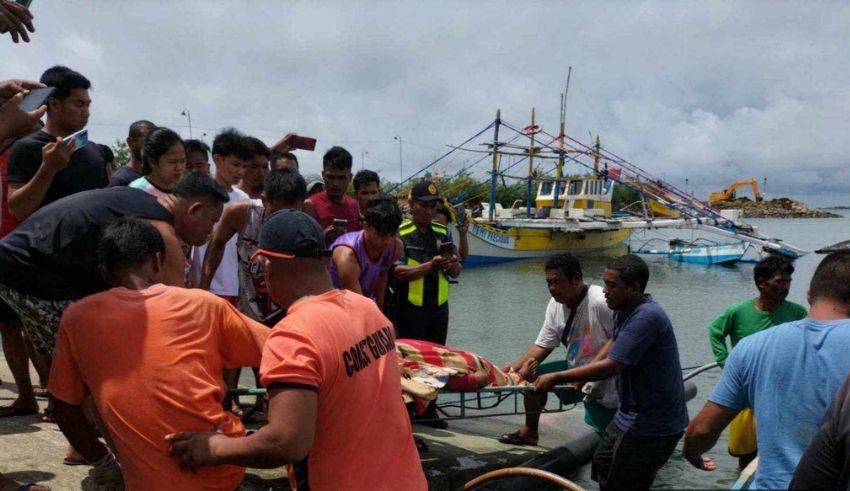filipino fishermen killed by boat struck in south china sea