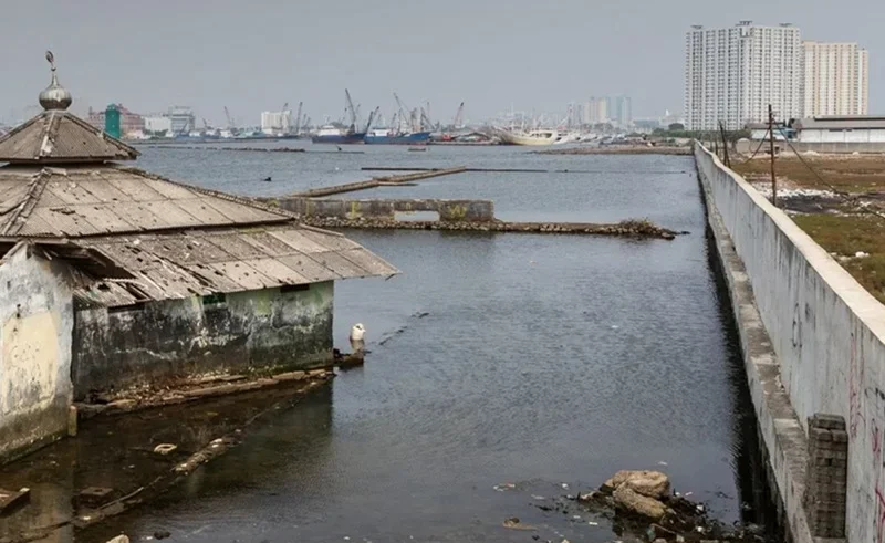 Indonesia to Begin 575km Giant Sea Wall Project