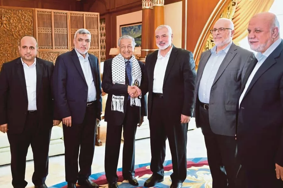 Dr. Mahathir welcomes Hamas leaders at Putrajaya