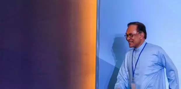 Anwar: Dr M not involved in political plot