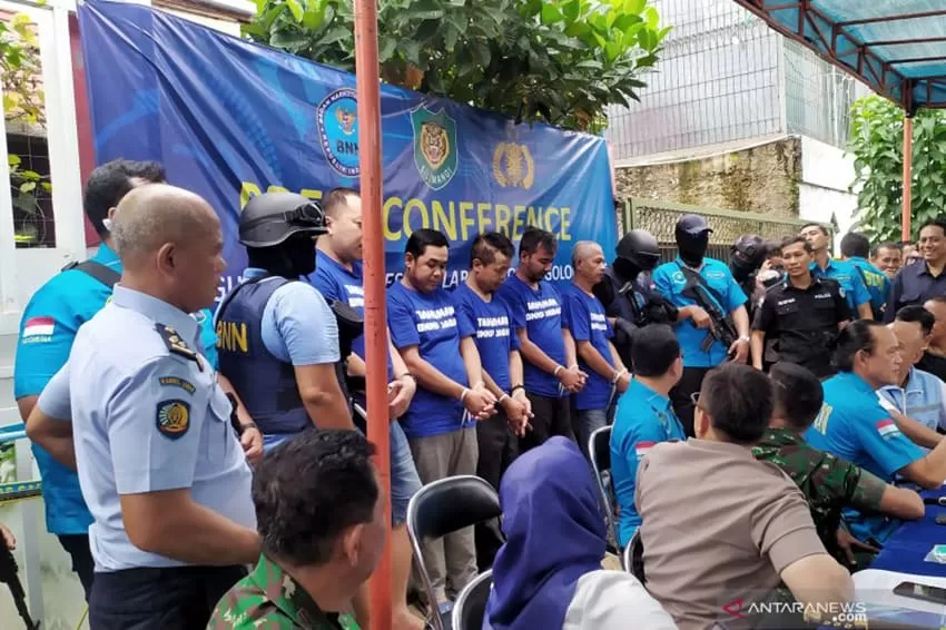BNN and Police Raid Drugs Suspects from 4 houses in Bandung, Produce 4 million carisoprodol-containing pills