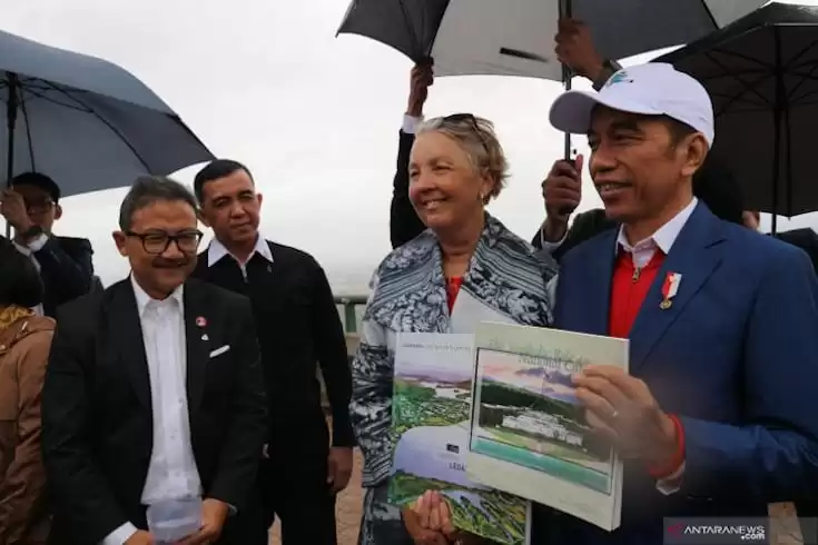Upbeat President Jokowi Shows Capital City Relocation in 2024