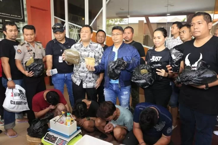 Four suspects of synthetic marijuana producer are apprehended over Police raid in Apartment