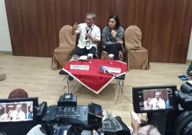 Dream World cruise ship near Bintan, Indonesian Government plans to evacuate its citizens
