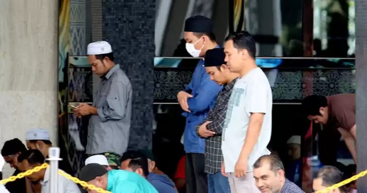 Coronavirus: Malaysia orders Muslims to perform special prayers
