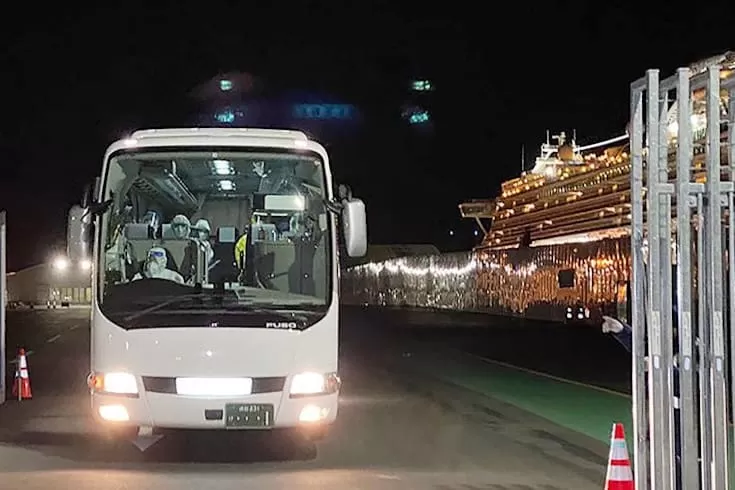 South Koreans return home from Japanese quarantined ship
