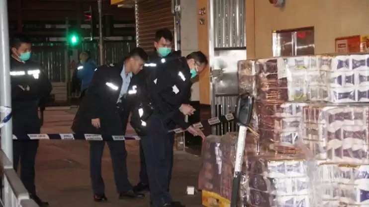 Armed gang steals toilet rolls