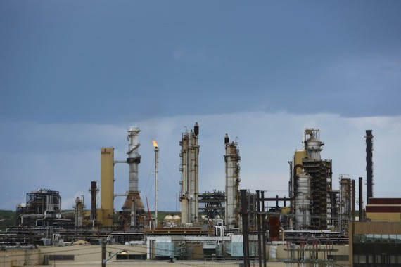 Canada oil sands project with Teck