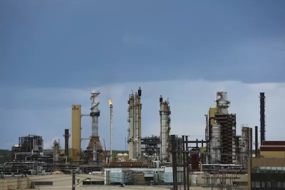 Canada oil sands project with Teck