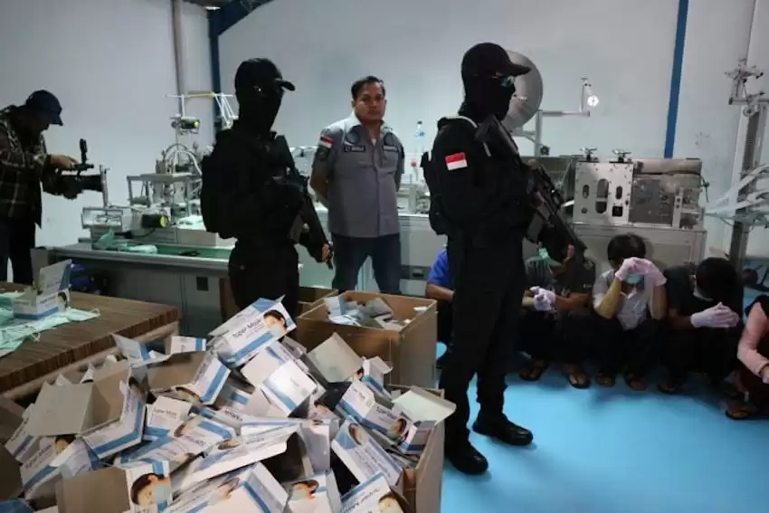 Police raid a warehouse for fake medical masks in Jakarta, 10 workers arrested