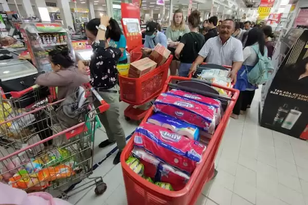 Coronavirus Cases Confirmed, Retailers Call on Public to Not Panic Buying