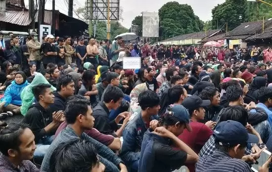 Jokowi Imposes Omnibus Law, 2 Million Workers on Strike