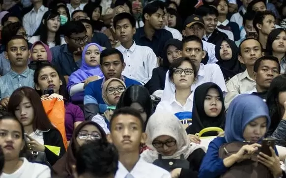Technology revolution narrowing high school graduates looking for job