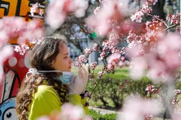 Doctors warn that loss of smell may be a symptom of Covid-19 infection