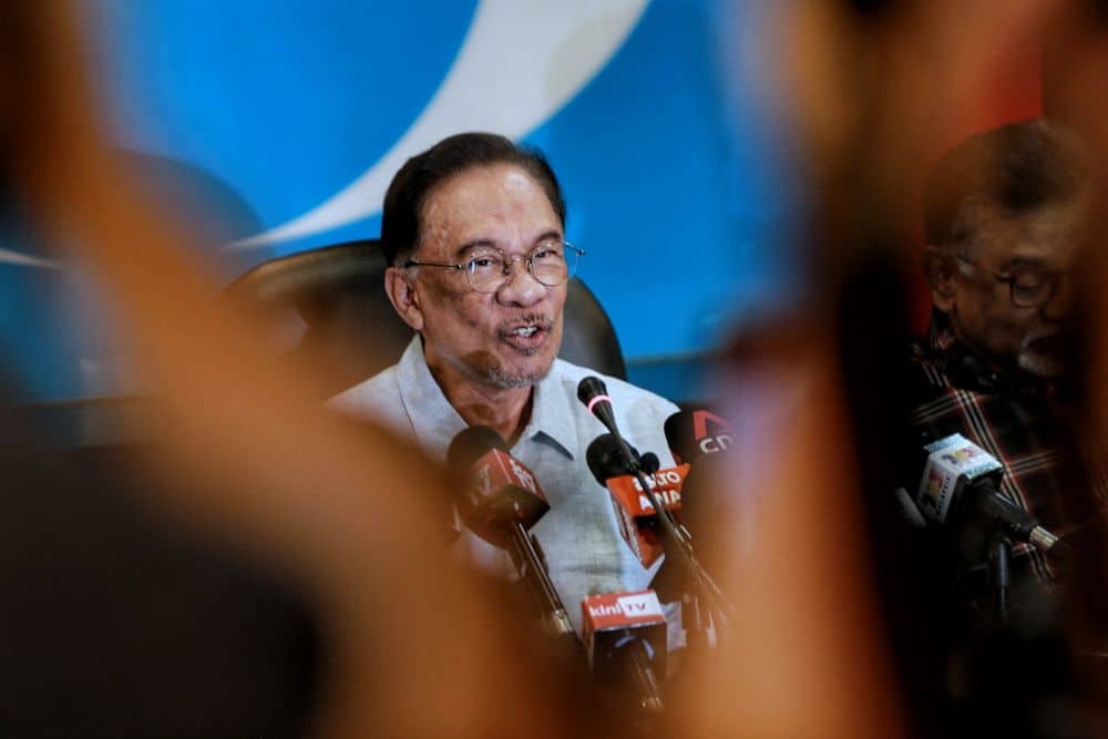 Anwar: Government needs to be more decisive in dealing with Covid-19