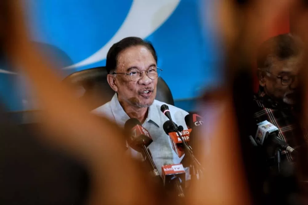 Anwar: Government needs to be more decisive in dealing with Covid-19