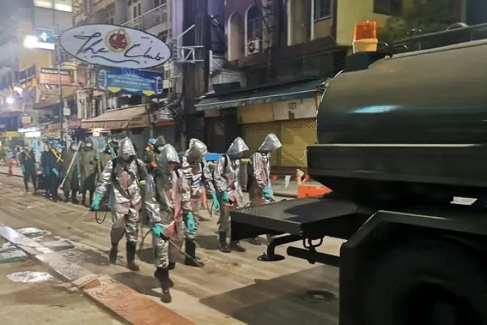 Army disinfects all over Bangkok roads nightly