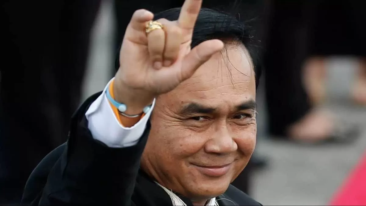Prayut shelves B2,000 handouts plan