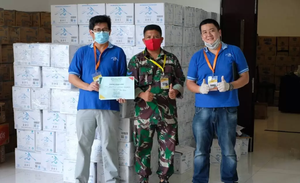 PT Santini Logmax Indonesia donated drinking water