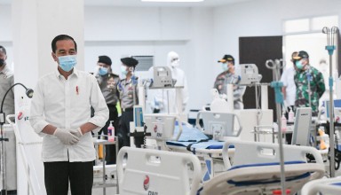 President Joko Widodo visit hospital where aid from some countries