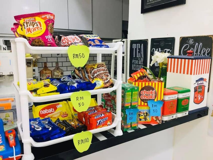 Malaysian mom 'pays' her kids to do chores amidst MCO