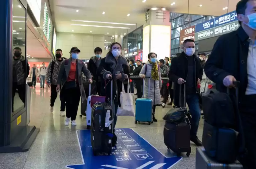 China tourists all wear mask at airport to prevent infection from coronavirus