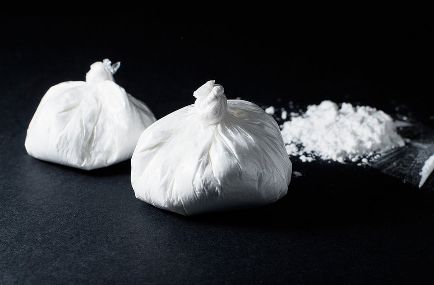 Police ambush 2 foreigners and confiscate 821 kg of methamphetamine