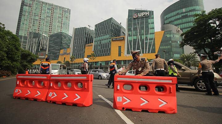 Surabaya city authorities and police stopped numerous car