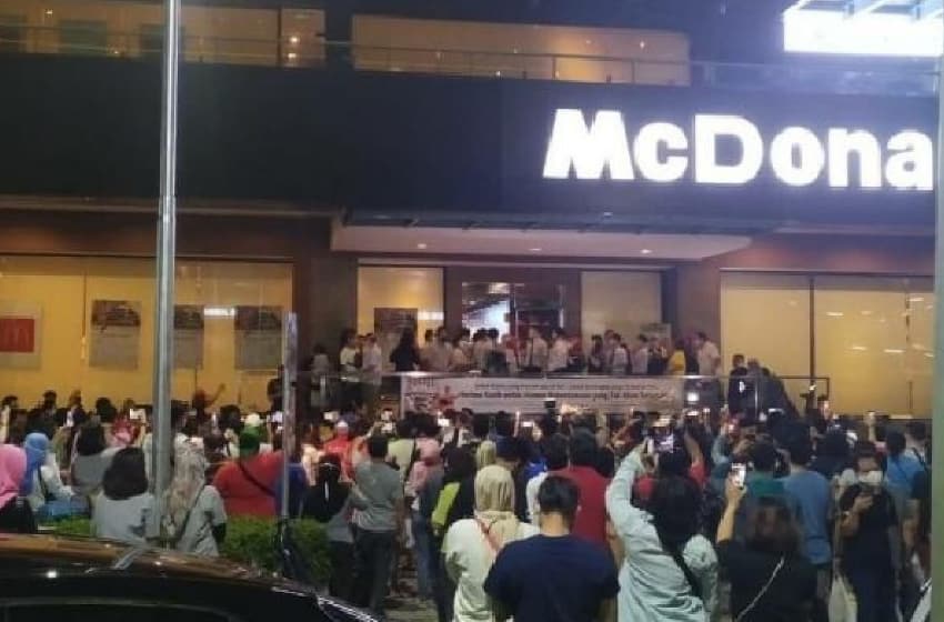 Outlet closure with ceremonial farewell during PSBB, McDonald’s Sarinah Jakarta imposed fine