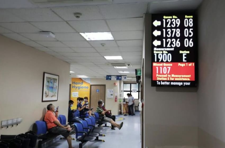 Singapore people are waiting outside hospital