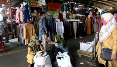 Traders tend their shops on Jl. Jati Baru in Tanah Abang