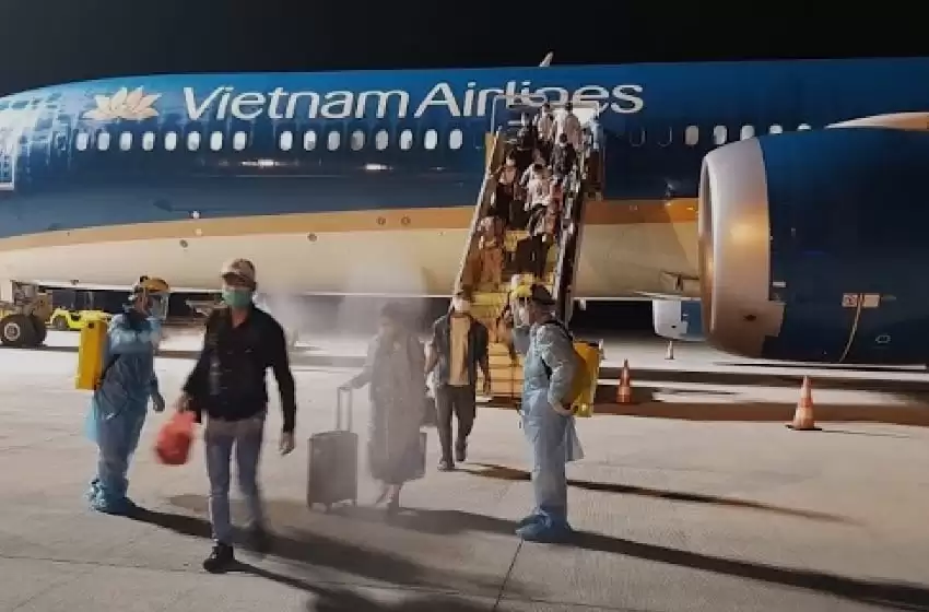 Covid-19: Over 270 Vietnamese returns home from Malaysia