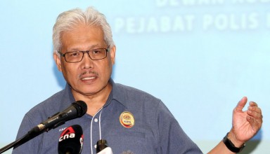 Home Minister Hamzah Zainudin said government does not accept the refugee status of any group