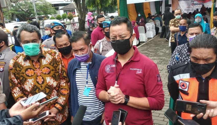 ash social assistance for Covid-19 affected residents in Serang City Square