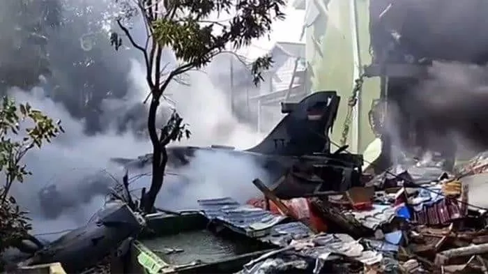 Air Force’s Hawk 209 TT Fighter Jet Crashes in Riau