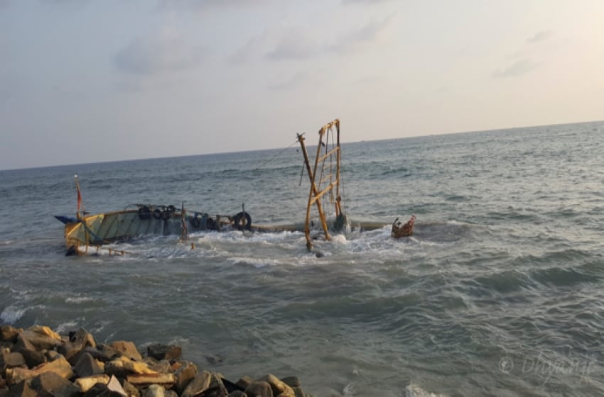 Fishing boat drowns near Mount Anak Krakatau, 10 people missing