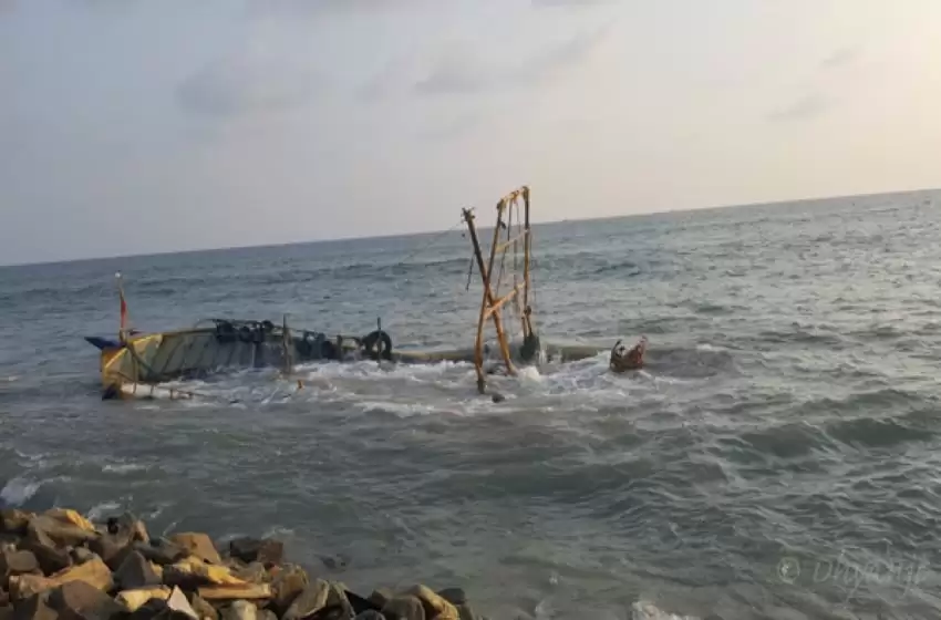 Fishing boat drowns near Mount Anak Krakatau, 10 people missing