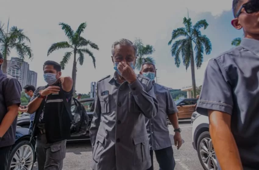 Dr Mahathir Spoke with Anwar, Pakatan’s allies at PKR Headquarters