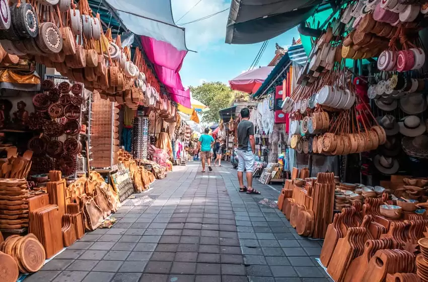 Tourists visiting Ubud Market or known as Ubud Art Market