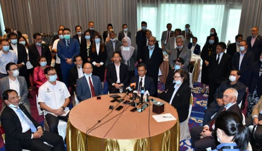 Sabah chief minister Datuk Seri Shafie Apdal today called for a meeting