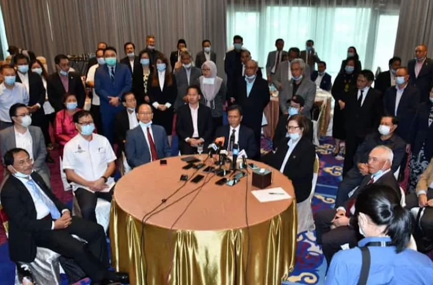 Sabah chief minister Datuk Seri Shafie Apdal today called for a meeting