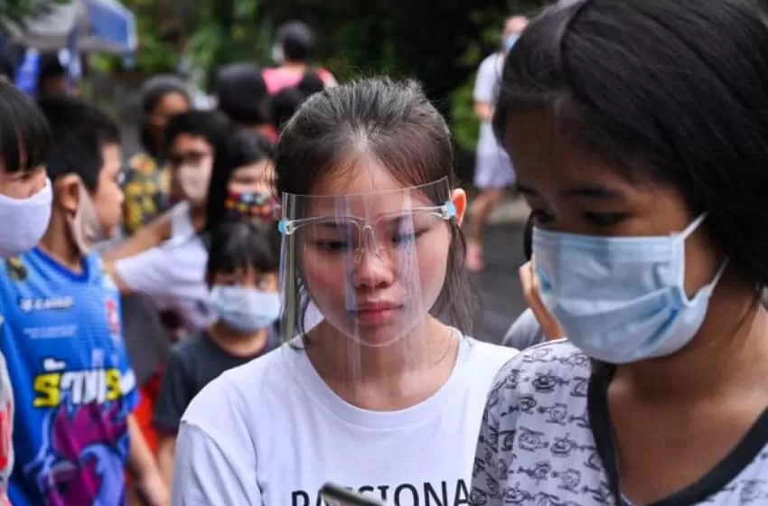 Thailand people were wearing masks