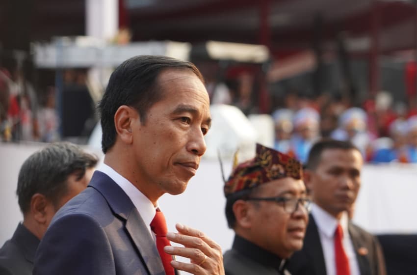 President Jokowi angry at cabinet meeting, threatening to reshuffle ministers