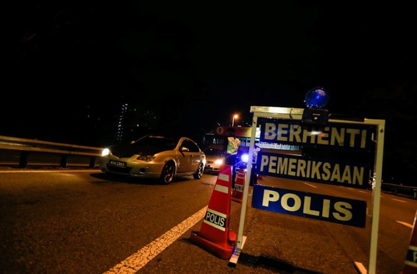 Cops looking for motorist driving against traffic flow in Klang