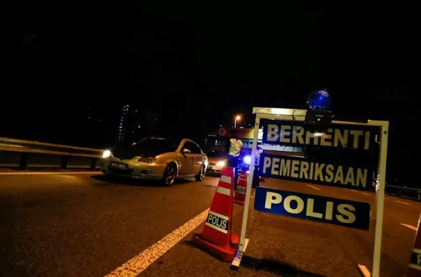 Cops looking for motorist driving against traffic flow in Klang