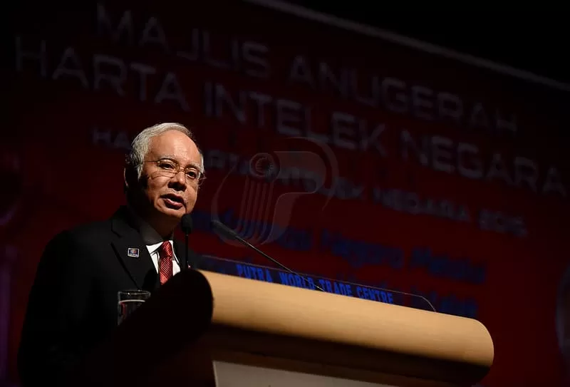 Court allows Najib, Rosmah to inspect seized luxury good after July 21