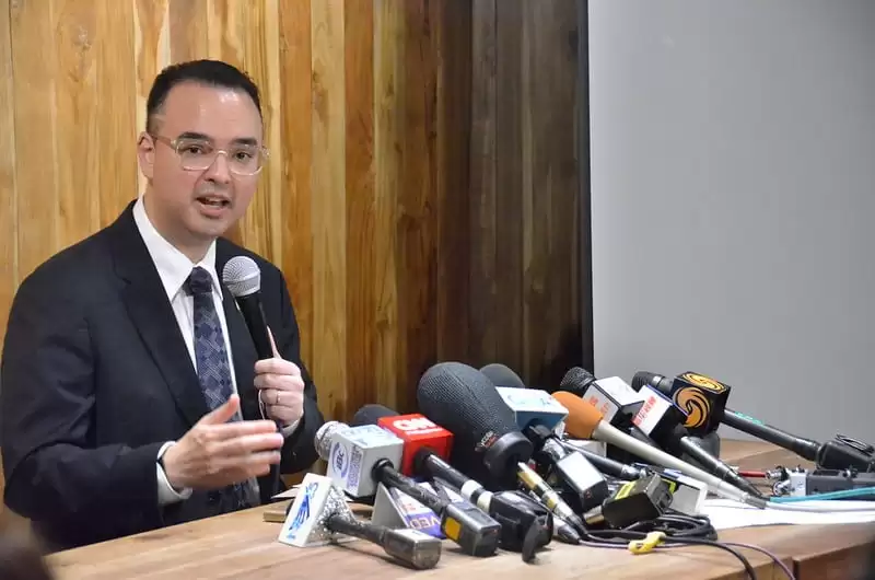 ABS-CBN owners, not government to blame of the franchise mess, says Cayetano