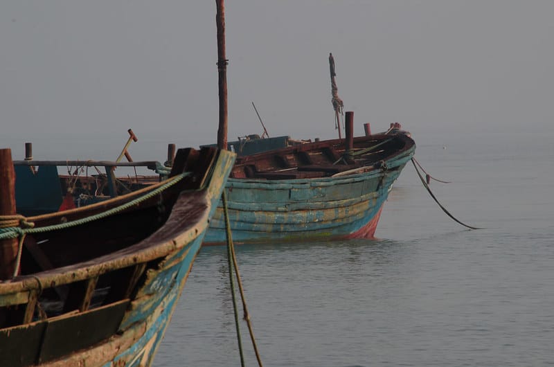 Indonesian Navy Chase 2 Chinese-Flagged Ships, 22 Indonesian Workers Found, One Killed in Freezer