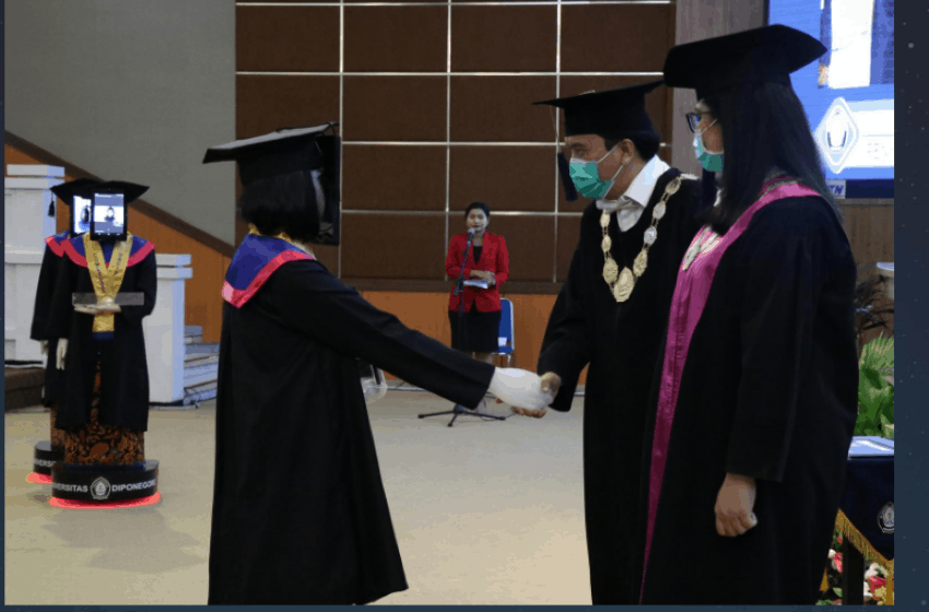 Diponegoro University holds virtual graduation ceremony, 3 robots represent the graduates