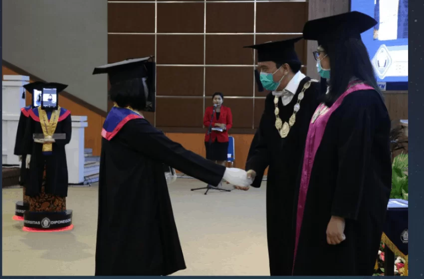 Diponegoro University holds virtual graduation ceremony, 3 robots represent the graduates